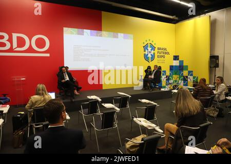 Sao Paulo, Sao Paulo, Brasilien. 5. September 2022. Die vom brasilianischen Fußballverband organisierte Brasilianische Fußballausstellung findet in Sao Paulo statt. 5. September 2022, Sao Paulo, Brasilien: Die Brazil Soccer Expo findet vom 4.. Bis 8.. September im Pro Magno Centro de Eventos in Sao Paulo am Montag (5) statt. Die Veranstaltung, die vom brasilianischen Fußballverband (CBF) organisiert wird, bietet eine Messe und einen Kongress, der auf die Geschäftsentwicklung und Wissensgenerierung für den brasilianischen Fußball ausgerichtet ist. Bild: Leco Viana/Thenews2 (Bild: © Leco Viana/TheNEWS2 via ZUMA Press Wire) Stockfoto