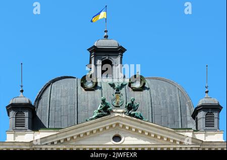 Seitenfassade des staatlichen Akademischen Oper- und Balletttheaters in Lviv Ukraine Stockfoto