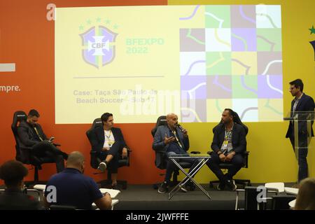 Sao Paulo, Sao Paulo, Brasilien. 5. September 2022. Die vom brasilianischen Fußballverband organisierte Brasilianische Fußballausstellung findet in Sao Paulo statt. 5. September 2022, Sao Paulo, Brasilien: Die Brazil Soccer Expo findet vom 4.. Bis 8.. September im Pro Magno Centro de Eventos in Sao Paulo am Montag (5) statt. Die Veranstaltung, die vom brasilianischen Fußballverband (CBF) organisiert wird, bietet eine Messe und einen Kongress, der auf die Geschäftsentwicklung und Wissensgenerierung für den brasilianischen Fußball ausgerichtet ist. Bild: Leco Viana/Thenews2 (Bild: © Leco Viana/TheNEWS2 via ZUMA Press Wire) Stockfoto