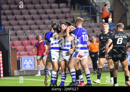 DCBL Stadium, Widnes, England. 5.. September 2022. Betfred Championship, Widnes Vikings gegen Halifax Panthers; Matty Gee feiert den zweiten Versuch der Nacht für Halifax, Betfred Championship Match zwischen Widnes Vikings und Halifax Panthers Kredit: Mark Percy/Alamy Live News Kredit: MARK PERCY/Alamy Live News Stockfoto