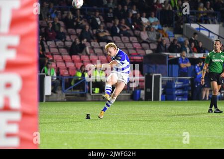 DCBL Stadium, Widnes, England. 5.. September 2022. Betfred Championship, Widnes Vikings gegen Halifax Panthers; Lachlan Walmsley verpasst die zweite Umwandlung der Nacht für Halifax, Betfred Championship Match zwischen Widnes Vikings und Halifax Panthers Credit: Mark Percy/Alamy Live News Credit: MARK PERCY/Alamy Live News Stockfoto