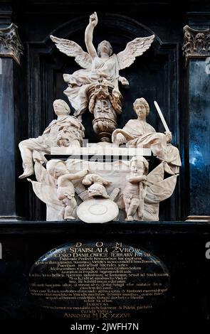 Denkmal in der Stiftskirche St. Lawrence in der Stadt Zhovkva, Lviv, Ukraine Stockfoto