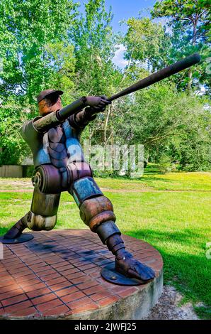 „Herr Baseballspiele“, eine Skulptur des Künstlers Bruce Larsen, ist in der United States Sports Academy und im American Sport Art Museum in Daphne, Alabama, zu sehen. Stockfoto