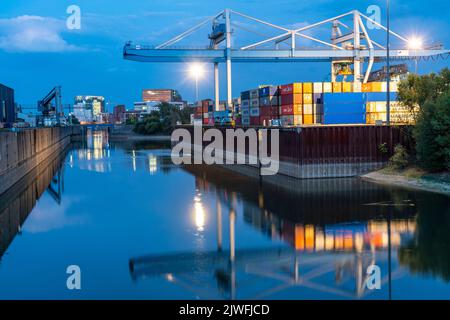 Hafenanlagen, Containerterminal der DCH Düsseldorfer Container Hafen GmbH, Neuer Zollhof, die Gehry-Gebäude, am Media Harbou Stockfoto