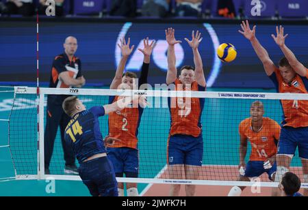 Ljubljana, Slowenien. 05. September 2022. LJUBLJANA, SLOWENIEN – SEPTEMBER 05: Wessel Keemink aus den Niederlanden und Michael Parkinson aus den Niederlanden in Aktion während der FIVB Volleyball Männer-Weltmeisterschaft - Runde 16 - Finales Phase-Spiel zwischen den Niederlanden und der Ukraine in der Arena Stozice am 05. September 2022 in Ljubljana, Slowenien (Foto: Borut Zivulovic/BSR Agency) Quelle: BSR Agency/Alamy Live News Stockfoto