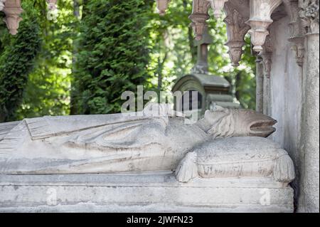 Denkmal des armenisch-katholischen Erzbischofs Samuel Cyryl Stefanowicz auf dem alten Lytschakivskyj-Friedhof in Lviv, Ukraine Stockfoto