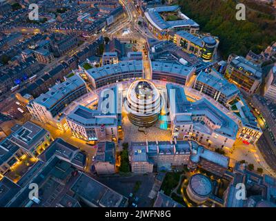Luftaufnahme bei Nacht des St James Quarter Handels- und Wohnsiedlung in Edinburgh, Schottland, Großbritannien Stockfoto