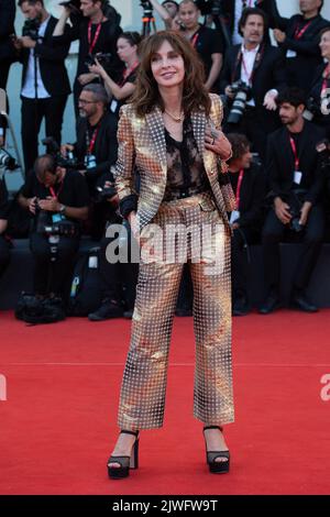 Anne Parillaud bei der Don't Worry Darling Premiere während der Internationalen Filmfestspiele Venedig 79. (Mostra) in Venedig, Italien am 05. September 2022. Foto von Aurore Marechal/ABACAPRESS.COM Stockfoto
