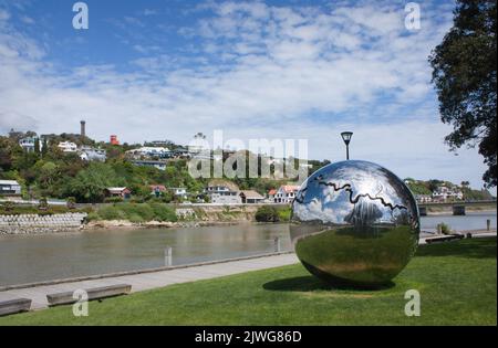 Whanganui, Neuseeland - Okt 19. 2017: Skulptur am Ufer des Whanganui River. Stockfoto