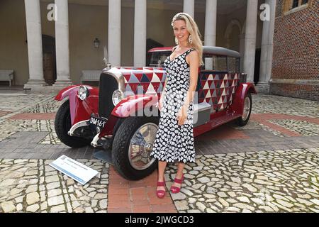 Ankunft am Owners Day im Concourse of Elegance im Hampton Court Palace. Stockfoto