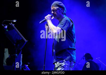 Verona, Italien. 5.. September 2022. Die italienische Sängerin Samuele Bersani tritt während ihrer Live-Konzerte in Verona, Teatro Romano für ihre Cinema Samuele-Tour 2022 auf.Quelle: Roberto Tommasini/Alamy Live News Stockfoto