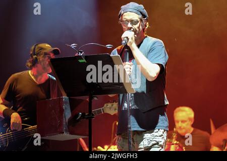 Verona, Italien. 5.. September 2022. Die italienische Sängerin Samuele Bersani tritt während ihrer Live-Konzerte in Verona, Teatro Romano für ihre Cinema Samuele-Tour 2022 auf.Quelle: Roberto Tommasini/Alamy Live News Stockfoto