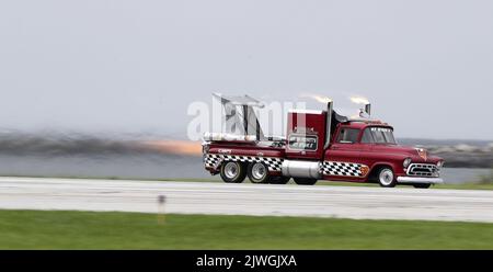 Cleveland, Usa. 05. September 2022. Der Hot Streak II Jet Truck tritt am Montag, den 5. September 2022, auf der Cleveland National Air Show in Cleveland, Ohio, auf. Foto von Aaron Josefczyk/UPI Credit: UPI/Alamy Live News Stockfoto