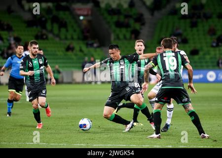 MELBOURNE, AUSTRALIEN - 17. MAI: Tomoki Imai von Western United kontrolliert den Ball während des Halbfinalmatches Der A-League zwischen Western United und Melbourne Victory im AAMI Park am 17. Mai 2022 in Melbourne, Australien. Kredit: Dave Hewison Stockfoto