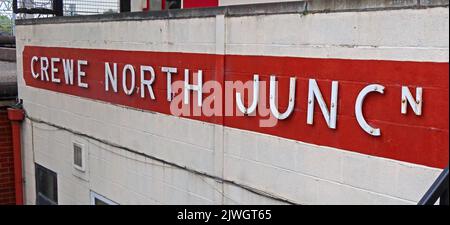 Schild am Signalkasten von Crewe North Junction, Cheshire, England, UK, CW1 Stockfoto