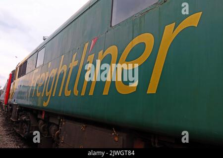 British Rail Klasse 86 AL6 – gelber Freightliner 86622-Elektromotor in Crewe, Cheshire, England, Großbritannien, gebaut 1960er Stockfoto