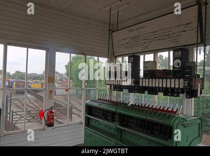 Traditionelles viktorianisches Bahnschild, Crewe Station A, in Cheshire, England, Großbritannien, CW1 2DB Stockfoto