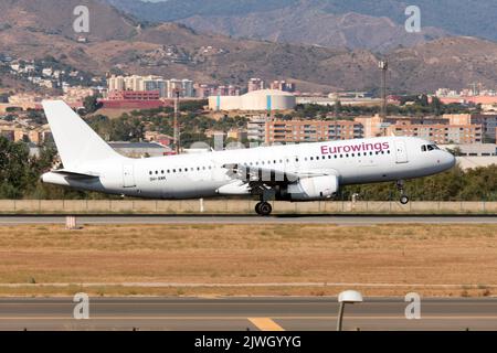 Malaga, Spanien. 21. August 2022. Ein Eurowings (Avion Express Malta) Airbus 320, der am Flughafen Malaga Costa del sol landet.Avion Express Malta ist ein ACMI- und Charterdienst.an Linien- und Charterfluggesellschaften und Reiseveranstalter.ACMI-Leasing ist eine Vereinbarung zwischen zwei Fluggesellschaften, bei der der Leasinggeber zustimmt, ein Flugzeug, eine Crew, Wartung und Versicherung (ACMI) an den Mieter. (Bild: © Fabrizio Gandolfo/SOPA Images via ZUMA Press Wire) Stockfoto