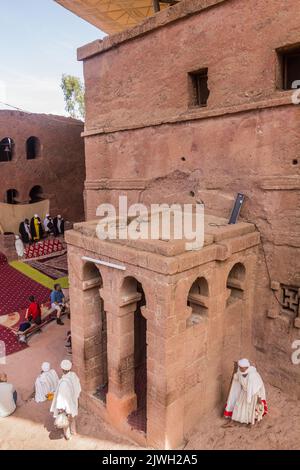 LALIBELA, ÄTHIOPIEN - 29. MÄRZ 2019: Eingang von Bet Maryam, Felsenkirche in Lalibela, Äthiopien Stockfoto