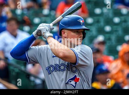 Baltimore, USA. 05. September 2022. BALTIMORE, MD - SEPTEMBER 05: Toronto Blue Jays Dritter Baseman Matt Chapman (26) bereit für den Platz während eines MLB-Spiels zwischen den Baltimore Orioles und den Toronto Bluejays am 05 2022. September im Orioles Park in Camden Yards, in Baltimore, Maryland. (Foto von Tony Quinn/SipaUSA) Quelle: SIPA USA/Alamy Live News Stockfoto