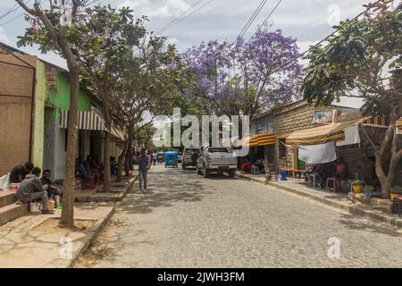 MEKELE, ÄTHIOPIEN - 27. MÄRZ 2019: Blick auf eine Straße im Zentrum von Mekele, Äthiopien. Stockfoto