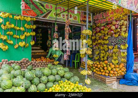 MEKELE, ÄTHIOPIEN - 27. MÄRZ 2019: Saftstand im Zentrum von Mekele, Äthiopien. Stockfoto