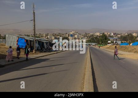 MEKELE, ÄTHIOPIEN - 27. MÄRZ 2019: Blick auf eine Straße in Mekele, Äthiopien Stockfoto