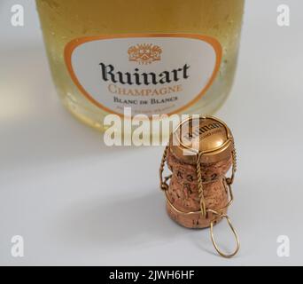 Ruinart Blanc de Blancs Champagner. Ruinart ist das älteste etablierte Champagnerhaus, das seit 1729 ausschließlich Champagner produziert Stockfoto