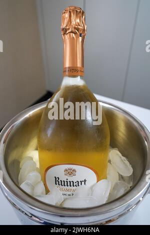 Ruinart Blanc de Blancs Champagner. Ruinart ist das älteste etablierte Champagnerhaus, das seit 1729 ausschließlich Champagner produziert Stockfoto