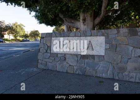 Das UCLA-Schild (University of California) befindet sich in Los Angeles, Kalifornien, USA. Stockfoto