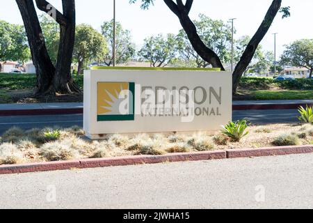 Rosemead, CA, USA – 7. Juli 2022: Edison International Logo am Hauptsitz in Rosemead, CA, USA. Stockfoto