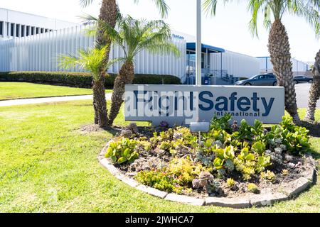 Long Beach, Kalifornien, Kalifornien, USA - 10. Juli 2022: FlightSafety’s Learning Center in Long Beach, Kalifornien, Kalifornien, USA. Stockfoto