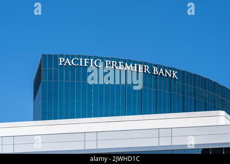 Irvine, Kalifornien, CA, USA - 10. Juli 2022: Hauptsitz der Pacific Premier Bank in Irvine, Kalifornien, CA, USA. Stockfoto