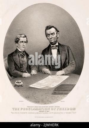 Präsident Abraham Lincoln und Sekretär Seward unterzeichnen die Proklamation der Freiheit (auch bekannt als Emanzipationsproklamation) und offiziell bekannt als Proklamation 95. Stockfoto