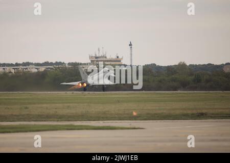 Bukarest, Rumänien - 4. September 2022: Eurofighter Typhoon auf dem Aurel Vlaicu Flughafen in Bukarest während einer Flugshow. Stockfoto