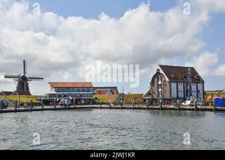 Texel, Niederlande. August 2022. Der Hafen von Oudeschild auf der Insel Texel. Hochwertige Fotos Stockfoto