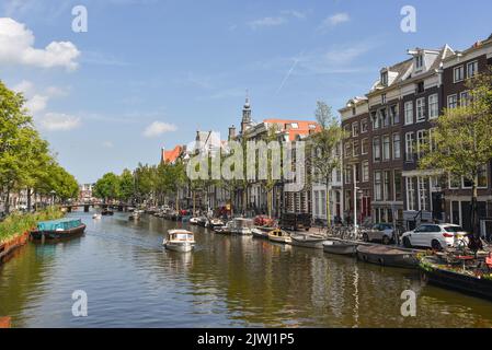 Texel, Niederlande. August 2022. Die Kanäle mit den Hausbooten in Amsterdam . Hochwertige Fotos Stockfoto