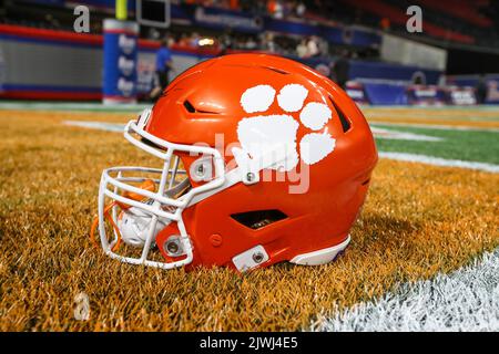 Atlanta, GA - 05. SEPTEMBER: Helm der Clemson Tigers während des Chick-Fil-A Kickoff-Spiels zwischen Clemson und Georgia Tech am Montag, 5. September 2022 in Atlanta, GA. (Jevone Moore/Bild des Sports) Stockfoto