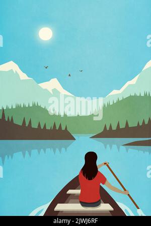 Frau, die auf einem ruhigen, idyllischen Sommer-Bergsee Kanu fahren kann Stockfoto