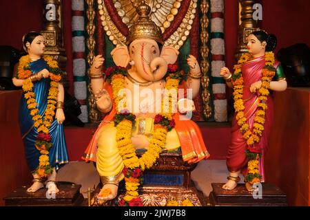 03. September 2022, Pune, Maharashtra, Indien, wunderschöne Skulptur von Lord Ganesh, genannt als saraf suvarnakar Ganapati in der Nähe von Sonya Maruti chowk. Stockfoto