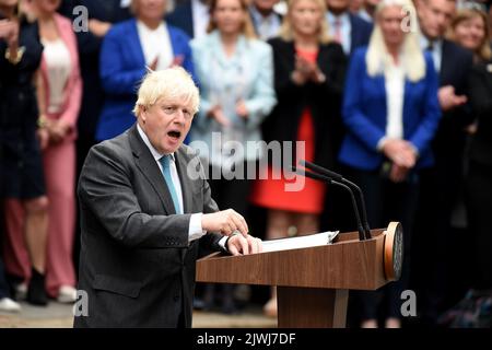 London, Großbritannien. 6. September 2022. Der scheidende Premierminister Boris Johnson hält seine Abschiedsrede vor der Nation. Quelle: MARTIN DALTON/Alamy Live News Stockfoto