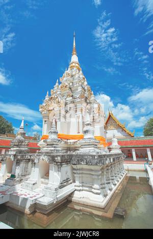 Die berühmte Pagode Phra Borommathat Chaiya im Wat Phra Borommathat Chaiya Ratchaworawihan Tempel im Chaiya Bezirk, Surat Thani Provinz, Thailand. Stockfoto