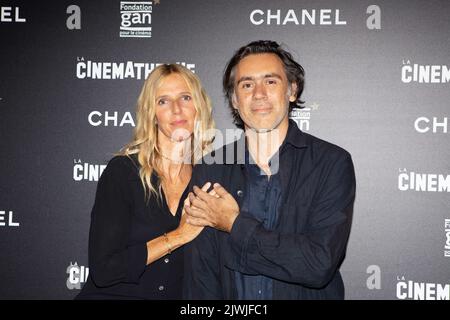 Paris, Frankreich, 5. September 2022, Vorschau auf den Film 'Chronik einer vorübergehenden Affäre', die Schauspielerin Sandrine Kiberlain und den Regisseur Emmanuel Mouret, François Loock/alamy Stockfoto