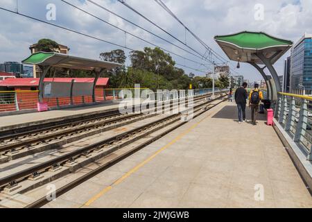 ADDIS ABEBA, ÄTHIOPIEN - 3. APRIL 2019: Blick auf die Light Rail am Meskel-Platz in Addis Abeba, Äthiopien Stockfoto