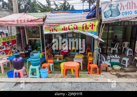 ADDIS ABEBA, ÄTHIOPIEN - 4. APRIL 2019: Kaffeestände in Addis Abeba, Äthiopien Stockfoto