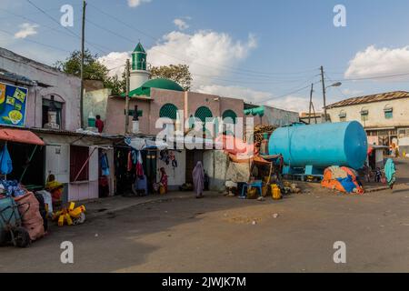 HARAR, ÄTHIOPIEN - 9. APRIL 2019: Ansicht einer Moschee in der Altstadt von Harar, Äthiopien Stockfoto