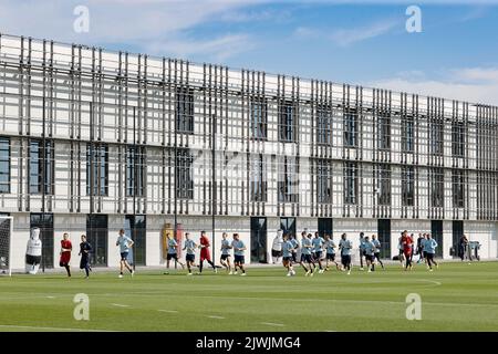 Brügge, Belgien, 06. September 2022, die Spieler des Clubs im Rahmen einer Trainingseinheit des belgischen Fußballteams Club Brugge KV, Dienstag, 06. September 2022 in Brügge, zur Vorbereitung des morgigen Spiels gegen den Deutschen Bayer 04 Leverkusen am Eröffnungstag der UEFA Champions League Gruppenphase. BELGA FOTO BRUNO FAHY Stockfoto