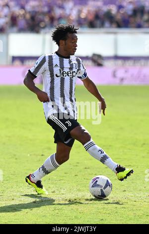 Florenz, Italien. 03. September 2022. Cuadrado in Aktion während ACF Fiorentina gegen Juventus FC, italienische Fußballserie A Spiel in Florenz, Italien, September 03 2022 Quelle: Independent Photo Agency/Alamy Live News Stockfoto