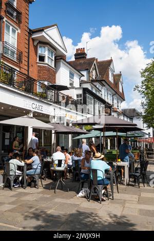 Cafés in The Pantiles, Tunbridge Wells, Kent, England, Vereinigtes Königreich, Europa Stockfoto