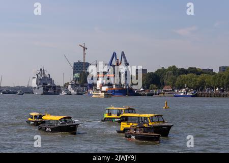 Wassertaxi auf der Neuen Maas ( Nieuwe Maas), Rotterdam, Niederlande Stockfoto